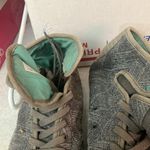 Stylish sporty Shoes 6.5 Gray Photo 2