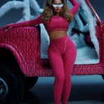 Ivy Park Women’s Cropped Logo Tee Size Medium Relaxed Fit V Neck Black Photo 6