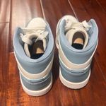 Jordan Air 1 Mid Photo 2