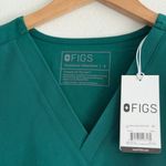 FIGS  Women's Catarina One Pocket Scrub Top in Hunter Green, Size Small Photo 9
