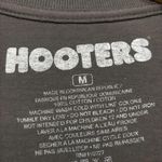 Hooters  Racing Team Checkered Flag Tailgate Promo T-Shirt M Photo 3