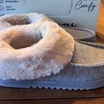 Dearfoams  women’s memory foam slip on cozy house shoes slippers gray L(9-10) Photo 3