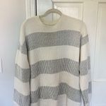 Hollister  Classic Gray and White Knit Crewneck Sweater Photo 0