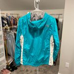 The North Face  Womens Stinson Hyvent Windbreaker Rain Jacket Turquoise & White Photo 3