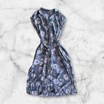 ZARA a gray floral tie dress from 's Basic Collection in S. The dress features Photo 1