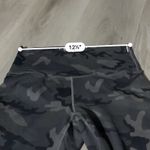 Zyia Active Women's Luxe Hi-Rise Forest Camo Gray Capri Leggings Size 4 Photo 8
