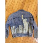 Vintage‎ Women's Bill Blass medium jean jacket with NY cityscape on back Blue Photo 4