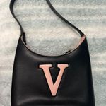 Letter V Fashion Bag Black Photo 1