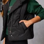 VICI  Anna Pocketed Vest in Black size Medium Puffer Layer Influencer Fave Photo 11