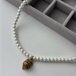 Kurt Geiger NWOT  White Pearl Necklace with Gold Pendant Photo 2