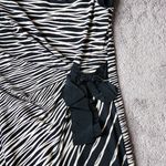 Gabby Skye  Black/Cream Dress SIZE 6 Photo 1