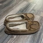 Minnetonka Fuzzy Slip On Leather Suede Brown Moccasins Women's 8 Photo 2