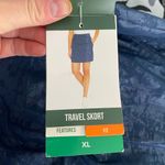 Orvis NWT  Blue Shattered Glass Embossed Travel Performance Skort Size X-Large Photo 5