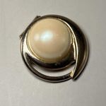 Vintage Jeri Lou Gold Tone Faux Mabe Pearl Round Dress Scarf Clip Brooch Photo 0