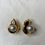 Premier Designs Vintage  nautilus clip-on earrings. Faux Pearl and gold tone Photo 4