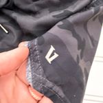 Vuori  Camo Shorts Sz Small Drawstrng Photo 3