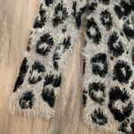 Jaclyn Smith  gray leopard open cardigan Photo 3