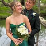 Emerald green prom dress Size 2 Photo 7