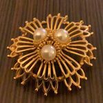 Vintage Lisner Brooch Flower Large Circular Brooch Gold Tone Pearls Classy Photo 0