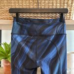 Athleta Mid-Rise Accelerate Geode Crop Zip Back Pocket Capri Legging Activewear Photo 7