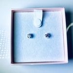 Diamonique sterling silver stud earrings Photo 1