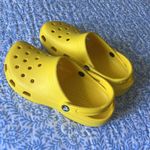Crocs classic yellow unisex clogs women 9 / men’s 7 Photo 2
