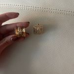 Noli Gold Square Earrings Photo 2