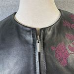 Jaclyn Smith  Y2K Women's Black Leather Bomber Jacket Floral Embroidered Size L Photo 3