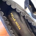 Pelle Moda Black Suede Scalloped Peep Toe Heels Womens 7 Cresent Shaped Heel Photo 5