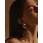 Amber Sceats  | Reese earring in gold Photo 1