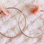 Free Soul Earrings Coral Flower Gold Hoop NWT Photo 0