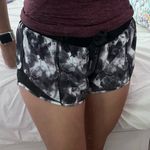 Lululemon  Hotty Hot Shorts 2.5”, Sz 2 Black Floral Photo 4