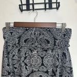 Stylus Paisley Mesh Midi Skirt. Black and White. Size: L/XL Size L Photo 3