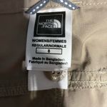 The North Face  Women's Brown Cargo Shorts size 8 Photo 3