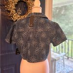 Lulus Lulu’s medium wash embroidery denim Crop Top size L NWT Photo 3