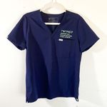 FIGS Scrub Top Navy Blue Technical Collection V Neck Single Pocket S EUC w/ LOGO Photo 0