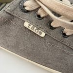 TAOS Star Canvas Sneakers Women's Size 8W Gray Lace Up Casual Shoes Photo 1