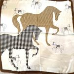 Women’s 70x70 cm square white horse pattern scarf Photo 2