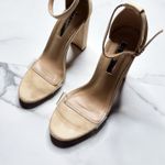 Liliana  Nude Heels Photo 1