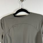 Lululemon  Women's Fast  Free Running Shirt Gray Green‎ Size 4 Athletic Yoga Photo 4