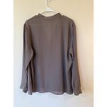 Violet+Claire Violet and Clare Woman's Small Gray Long Sleeved High-Low button up blouse top Photo 1