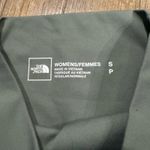 The North Face  Women's Motivation Pocket 9” Bike Shorts in Agave Green Small Photo 4