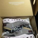 on cloud Running Shoes Photo 1