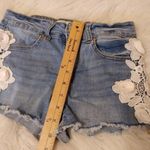Indigo Rein  Size 5 Waist 27 Short Shorts Crochet Floral Detailing Distressed Raw Photo 5