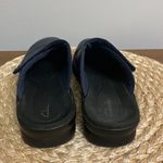 Clarks  womens leather navy blue slip ons size 27 Photo 4