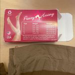 Hooters B2-8 New Damage Box Women’s Girl Uniform Pantyhose Ultra Suntan Size C Photo 2