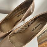 Madden Girl  High Heel Pump Shoes Beige 8.5 Photo 5