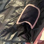 Vineyard Vines Stow & Go Hooded Jacket sz M Photo 9