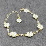 Handmade Daisy flower gold chain bracelet with pearl beads Photo 1