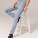 Abercrombie & Fitch Abercombie & Fitch The 90’s Slim Straight Ultra High Rise Curve Love Light Wash Photo 0